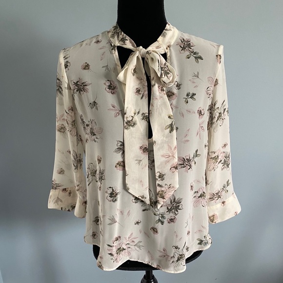 UO | Kimchi Blue | Olivia Floral Tie Neck Blouse - Picture 3 of 12